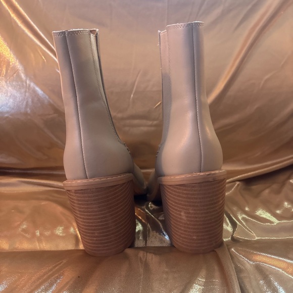 Women's Cream Pointed Toe Ankle Boots - Picture 4 of 4